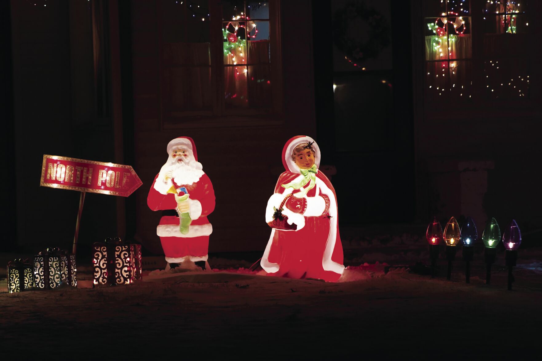 12-24-2020 More Christmas Lights Stand Alones 003.jpg